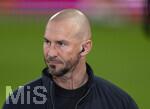 10.04.2026, Fussball 1. Bundesliga 2025/2026, 29.Spieltag, FC Augsburg - TSG 1899 Hoffenheim, in der WWK-Arena Augsburg. Trainer Christian Ilzer (Hoffenheim) nachdenklich 