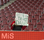 10.04.2026, Fussball 1. Bundesliga 2025/2026, 29.Spieltag, FC Augsburg - TSG 1899 Hoffenheim, in der WWK-Arena Augsburg.  Augsburger Fan möchte ein Trikot eines Spielers: Bitte Dein Trikot DANKE!