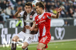 11.04.2026, Fussball 1. Bundesliga 2025/2026, 29.Spieltag, FC St Pauli - FC Bayern München, im Stadion am Millerntor in Hamburg St Pauli, v.li: Arkadiusz Pyrka (FC St. Pauli) gegen Tom Bischof (Bayern München).
 

