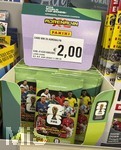 12.04.2026, Einzelhandel, ein Laden in Bad Wörishofen (Bayern) bietet Sammelhefte und Sammelbilder zur Fussball-WM 2026 in den USA an. ADRENALYN von Panini. 8 Karten für 2 Euro.