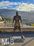 14.04.2026, Madeira, Portugal, Christiano Ronaldo als Lebensgroße (3,4m) Bronzefigur in Funchal, Portugals Superstar Cristiano Ronaldo ist auf Madeira geboren und ihm zuehren wurde 2014 van der Hafenpromenade diese Plastik aufgestellt. 