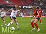 14.04.2026,  WM-Qualifikation Europa, Frauen 2026, 3.Spieltag, Deutschland - Österreich, im Max-Morlock-Stadion Nürnberg, v.l. Sjoeke Nüsken (Deutschland) gegen Virginia Kirchberger (Österreich) 