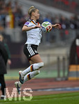 14.04.2026,  WM-Qualifikation Europa, Frauen 2026, 3.Spieltag, Deutschland - Österreich, im Max-Morlock-Stadion Nürnberg, Giulia Gwinn (Deutschland) am Ball.