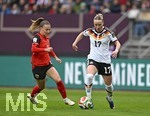 14.04.2026,  WM-Qualifikation Europa, Frauen 2026, 3.Spieltag, Deutschland - Österreich, im Max-Morlock-Stadion Nürnberg, Franziska Kett (Deutschland) asetzt sich durch.