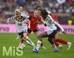14.04.2026,  WM-Qualifikation Europa, Frauen 2026, 3.Spieltag, Deutschland - Österreich, im Max-Morlock-Stadion Nürnberg, Linda Dallmann (Deutschland) und Nicole Anyomi (Deutschland) gegen Melanie Brunnthaler (Österreich) 