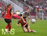 14.04.2026,  WM-Qualifikation Europa, Frauen 2026, 3.Spieltag, Deutschland - Österreich, im Max-Morlock-Stadion Nürnberg, Giulia Gwinn (Deutschland) fällt zu Boden
