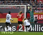14.04.2026,  WM-Qualifikation Europa, Frauen 2026, 3.Spieltag, Deutschland - Österreich, im Max-Morlock-Stadion Nürnberg, Torhüterin Ann-Katrin Berger (Deutschland) plückt den Ball runter .v.l. Nicole Anyomi (Deutschland), Sarah Puntigam (Österreich), Rebecca Knaak (Deutschland) und Torhüterin Ann-Katrin Berger (Deutschland)  