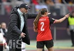 14.04.2026,  WM-Qualifikation Europa, Frauen 2026, 3.Spieltag, Deutschland - Österreich, im Max-Morlock-Stadion Nürnberg, v.l. Trainer Alexander Schriebl (Österreich) und Chiara D Angelo (Österreich).