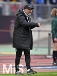 14.04.2026,  WM-Qualifikation Europa, Frauen 2026, 3.Spieltag, Deutschland - Österreich, im Max-Morlock-Stadion Nürnberg, Trainer Alexander Schriebl (Österreich) gestikuliert