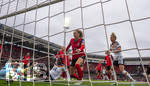 14.04.2026,  WM-Qualifikation Europa, Frauen 2026, 3.Spieltag, Deutschland - Österreich, im Max-Morlock-Stadion Nürnberg, Nicole Anyomi (Deutschland)  trifft zum 1:0 gegen Torhüterin Mariella El Sherif (Österreich) 