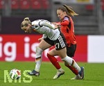 14.04.2026,  WM-Qualifikation Europa, Frauen 2026, 3.Spieltag, Deutschland - Österreich, im Max-Morlock-Stadion Nürnberg, Franziska Kett (Deutschland) setzt sich durch