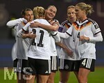 14.04.2026,  WM-Qualifikation Europa, Frauen 2026, 3.Spieltag, Deutschland - Österreich, im Max-Morlock-Stadion Nürnberg, Torjubel Lea Schüller (Deutschland) umarnt Janina Minge (Deutschland) und Rebecca Knaak (Deutschland) 