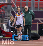 14.04.2026,  WM-Qualifikation Europa, Frauen 2026, 3.Spieltag, Deutschland - Österreich, im Max-Morlock-Stadion Nürnberg, Giulia Gwinn (Deutschland) nach ihrer Auswechslung enttäuscht, nach einem Zweikampf musste sie wegen Schulterschmerzen aus dem Spiel.