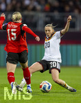 14.04.2026,  WM-Qualifikation Europa, Frauen 2026, 3.Spieltag, Deutschland - Österreich, im Max-Morlock-Stadion Nürnberg, v.li: Maria Plattner (Österreich) gegen Elisa Senß (Deutschland)  