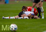 14.04.2026,  WM-Qualifikation Europa, Frauen 2026, 3.Spieltag, Deutschland - Österreich, im Max-Morlock-Stadion Nürnberg, Giulia Gwinn (Deutschland) nach einem Zweikampf, sie ist auf ihre Schulter gefallen und muss danach verletzt aus dem Spiel gehen.