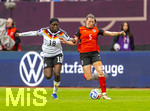 14.04.2026,  WM-Qualifikation Europa, Frauen 2026, 3.Spieltag, Deutschland - Österreich, im Max-Morlock-Stadion Nürnberg, v.li: Nicole Anyomi (Deutschland) gegen Claudia Wenger (Österreich) 