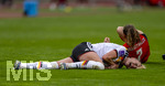 14.04.2026,  WM-Qualifikation Europa, Frauen 2026, 3.Spieltag, Deutschland - Österreich, im Max-Morlock-Stadion Nürnberg, Giulia Gwinn (Deutschland) nach einem Zweikampf, sie ist auf ihre Schulter gefallen und muss danach verletzt aus dem Spiel gehen.