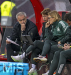 14.04.2026,  WM-Qualifikation Europa, Frauen 2026, 3.Spieltag, Deutschland - Österreich, im Max-Morlock-Stadion Nürnberg, v.li: Trainer Christian Wück (Deutschland), Co-Trainerin Maren Meinert, Co-Trainerin Saskia Bartusiak (Deutschland), Torhüterinnentrainer Michael Fuchs (Deutschland).