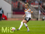 14.04.2026,  WM-Qualifikation Europa, Frauen 2026, 3.Spieltag, Deutschland - Österreich, im Max-Morlock-Stadion Nürnberg, Giulia Gwinn (Deutschland) am Ball 