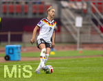 14.04.2026,  WM-Qualifikation Europa, Frauen 2026, 3.Spieltag, Deutschland - Österreich, im Max-Morlock-Stadion Nürnberg, Giulia Gwinn (Deutschland) am Ball 