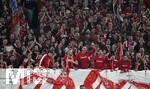 15.04.2026,  Fussball UEFA Championsleague 2025/2026: Viertelfinale Rückspiel,  FC Bayern München - Real Madrid, in der Allianz-Arena München, Die Bayern Fans feuern in rot an
  

