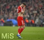 15.04.2026,  Fussball UEFA Championsleague 2025/2026: Viertelfinale Rückspiel,  FC Bayern München - Real Madrid, in der Allianz-Arena München, Josip Stanisic (Bayern München) unzufrieden
  

