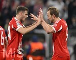 15.04.2026,  Fussball UEFA Championsleague 2025/2026: Viertelfinale Rückspiel,  FC Bayern München - Real Madrid, in der Allianz-Arena München, v.l. Josip Stanisic (Bayern München) und Harry Kane (FC Bayern München) jubeln
  

