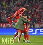 15.04.2026,  Fussball UEFA Championsleague 2025/2026: Viertelfinale Rückspiel,  FC Bayern München - Real Madrid, in der Allianz-Arena München, Luis Diaz (FC Bayern München) jubelt mit seinen Teamkollegen
  

