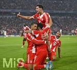 15.04.2026,  Fussball UEFA Championsleague 2025/2026: Viertelfinale Rückspiel,  FC Bayern München - Real Madrid, in der Allianz-Arena München, v.l. Michael Olise (FC Bayern München), Luis Diaz (FC Bayern München) , Aleksandar Pavlovic (FC Bayern München) und Jonathan Tah (FC Bayern München) feiern das 4:3
  

