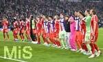 15.04.2026,  Fussball UEFA Championsleague 2025/2026: Viertelfinale Rückspiel,  FC Bayern München - Real Madrid, in der Allianz-Arena München, Die Bayern Spieler liegen sich im Arm. v.l. Jamal Musiala (Bayern München), Alphonso Davies (FC Bayern München), Dayot Upamecano (FC Bayern München), Aleksandar Pavlovic (FC Bayern München), x, Nicolas Jackson (FC Bayern München) , Joshua Kimmich (FC Bayern München), Jonathan Tah (FC Bayern München), Hiroki Ito (FC Bayern München), Raphael Guerreiro (FC Bayern München), Min-jae Kim (Bayern München, Minjae Kim), Konrad Laimer (FC Bayern München), Torwart Jonas Urbig (FC Bayern München), Tom Bischof (Bayern München), Lennart Karl (FC Bayern München), Erblin Osmani (Bayern München), Leon Goretzka (FC Bayern München), Luis Diaz (FC Bayern München), Torwart Manuel Neuer (FC Bayern München) und Harry Kane (FC Bayern München) jubeln
  

