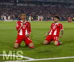15.04.2026,  Fussball UEFA Championsleague 2025/2026: Viertelfinale Rückspiel,  FC Bayern München - Real Madrid, in der Allianz-Arena München, Torjubel nach dem 4:3 von Michael Olise (li, FC Bayern München) mit Luis Diaz (FC Bayern München), 