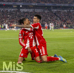 15.04.2026,  Fussball UEFA Championsleague 2025/2026: Viertelfinale Rückspiel,  FC Bayern München - Real Madrid, in der Allianz-Arena München, Torjubel nach dem 4:3 von Michael Olise (li, FC Bayern München) mit Luis Diaz (FC Bayern München), 
