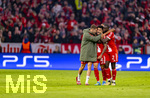 15.04.2026,  Fussball UEFA Championsleague 2025/2026: Viertelfinale Rückspiel,  FC Bayern München - Real Madrid, in der Allianz-Arena München, Torjubel zum Ausgleich von Luis Diaz (mitte, FC Bayern München), v.li: Josip Stanisic (Bayern München), Luis Diaz (FC Bayern München), Dayot Upamecano (FC Bayern München) 