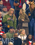 15.04.2026,  Fussball UEFA Championsleague 2025/2026: Viertelfinale Rückspiel,  FC Bayern München - Real Madrid, in der Allianz-Arena München, Spielerfrauen auf der Tribüne, stehend re: Anika Neuer, Ehefrau von Torwart Manuel Neuer (FC Bayern München), 