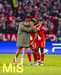 15.04.2026,  Fussball UEFA Championsleague 2025/2026: Viertelfinale Rückspiel,  FC Bayern München - Real Madrid, in der Allianz-Arena München, Torjubel zum Ausgleich von Luis Diaz (mitte, FC Bayern München), v.li: Josip Stanisic (Bayern München), Luis Diaz (FC Bayern München), Dayot Upamecano (FC Bayern München) 