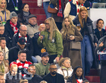 15.04.2026,  Fussball UEFA Championsleague 2025/2026: Viertelfinale Rückspiel,  FC Bayern München - Real Madrid, in der Allianz-Arena München, Spielerfrauen auf der Tribüne, stehend re: Anika Neuer, Ehefrau von Torwart Manuel Neuer (FC Bayern München), 