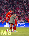 15.04.2026,  Fussball UEFA Championsleague 2025/2026: Viertelfinale Rückspiel,  FC Bayern München - Real Madrid, in der Allianz-Arena München, Torjubel v.li: Michael Olise (FC Bayern München), Jonathan Tah (FC Bayern München), Josip Stanisic (Bayern München), Luis Diaz (FC Bayern München), Dayot Upamecano (FC Bayern München), 