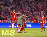 15.04.2026,  Fussball UEFA Championsleague 2025/2026: Viertelfinale Rückspiel,  FC Bayern München - Real Madrid, in der Allianz-Arena München, Torjubel v.li: Michael Olise (FC Bayern München), Josip Stanisic (Bayern München), Luis Diaz (FC Bayern München), Dayot Upamecano (FC Bayern München), Aleksandar Pavlovic (Bayern München)  