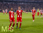 15.04.2026,  Fussball UEFA Championsleague 2025/2026: Viertelfinale Rückspiel,  FC Bayern München - Real Madrid, in der Allianz-Arena München, Frenetischer Schlussjubel bei den Bayern nach dem 4:3 Siegtreffer, Alphonso Davies (FC Bayern München), Joshua Kimmich (FC Bayern München) 