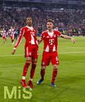 15.04.2026,  Fussball UEFA Championsleague 2025/2026: Viertelfinale Rückspiel,  FC Bayern München - Real Madrid, in der Allianz-Arena München, Frenetischer Schlussjubel bei den Bayern nach dem 4:3 Siegtreffer, Alphonso Davies (FC Bayern München), Joshua Kimmich (FC Bayern München) 