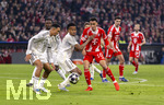 15.04.2026,  Fussball UEFA Championsleague 2025/2026: Viertelfinale Rückspiel,  FC Bayern München - Real Madrid, in der Allianz-Arena München, v.li: Trent Alexander-Arnold (Real Madrid), Eder Militao (Real Madrid), Jamal Musiala (Bayern München) 
