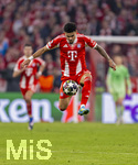 15.04.2026,  Fussball UEFA Championsleague 2025/2026: Viertelfinale Rückspiel,  FC Bayern München - Real Madrid, in der Allianz-Arena München, Luis Diaz (FC Bayern München) springt in den Ball.