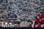 15.04.2026,  Fussball UEFA Championsleague 2025/2026: Viertelfinale Rückspiel,  FC Bayern München - Real Madrid, in der Allianz-Arena München, Nahaufnahme der Tribüne bei der Fanchoreografie. Jeder Zuschauer trägt zur stimmungsvollen Choreo bei mit dem hochhalten einer farbigen oder silberglänzenden Folie. 