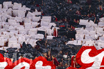 15.04.2026,  Fussball UEFA Championsleague 2025/2026: Viertelfinale Rückspiel,  FC Bayern München - Real Madrid, in der Allianz-Arena München, Nahaufnahme der Tribüne bei der Fanchoreografie. Jeder Zuschauer trägt zur stimmungsvollen Choreo bei mit dem hochhalten einer farbigen Folie. 