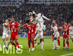 15.04.2026,  Fussball UEFA Championsleague 2025/2026: Viertelfinale Rückspiel,  FC Bayern München - Real Madrid, in der Allianz-Arena München, Torraumszene, v.li:  Arda Güler (Real Madrid), Jonathan Tah (FC Bayern München), Serge Gnabry (FC Bayern München), Eder Militao (Real Madrid), Federico Valverde (Real Madrid), Aleksandar Pavlovic (Bayern München) , 