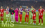 15.04.2026,  Fussball UEFA Championsleague 2025/2026: Viertelfinale Rückspiel,  FC Bayern München - Real Madrid, in der Allianz-Arena München, Schlussjubel der Bayern, v.li:  Konrad Laimer (FC Bayern München), Torwart Jonas Urbig (FC Bayern München), Tom Bischof (Bayern München), Lennart Karl (FC Bayern München), Torwart Leonard Prescott (FC Bayern München), Leon Goretzka (FC Bayern München), Torwart Manuel Neuer (FC Bayern München), Luis Diaz (FC Bayern München) 