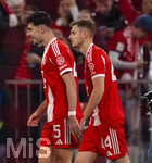 15.04.2026,  Fussball UEFA Championsleague 2025/2026: Viertelfinale Rückspiel,  FC Bayern München - Real Madrid, in der Allianz-Arena München, li: Aleksandar Pavlovic (Bayern München)  mit langer Zunge beim Torjubel mit Josip Stanisic (Bayern München).