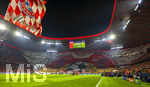 15.04.2026,  Fussball UEFA Championsleague 2025/2026: Viertelfinale Rückspiel,  FC Bayern München - Real Madrid, in der Allianz-Arena München, Fanchoreografie der Südkurve. Alles in unserer Hand. Die Spieler stehen auf dem Platz.