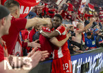 15.04.2026,  Fussball UEFA Championsleague 2025/2026: Viertelfinale Rückspiel,  FC Bayern München - Real Madrid, in der Allianz-Arena München, Alphonso Davies (FC Bayern München) nach dem Sieg beim Jubel mit den Fans.