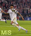 15.04.2026,  Fussball UEFA Championsleague 2025/2026: Viertelfinale Rückspiel,  FC Bayern München - Real Madrid, in der Allianz-Arena München, Eder Militao (Real Madrid) am Ball 